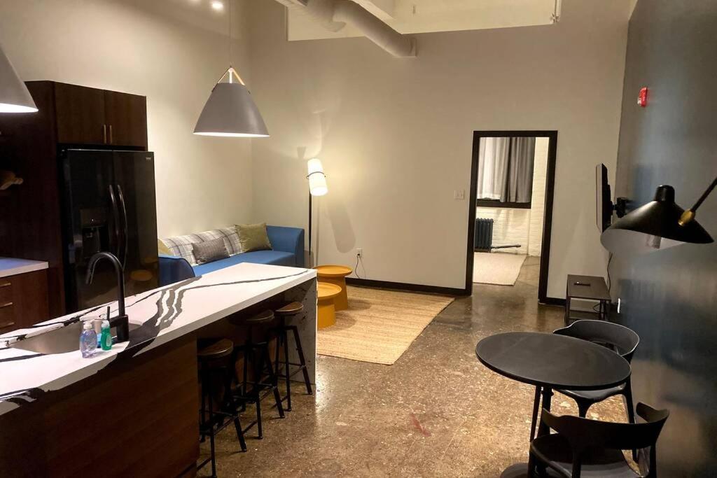 3e-*new* -5 Min From Downtown, Sleeps 4 Apartamento